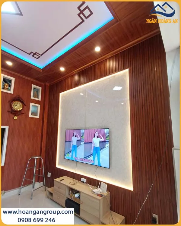 Thi Công Lam Sóng Giả Gỗ Cho Phòng Khách Sang Trọng
