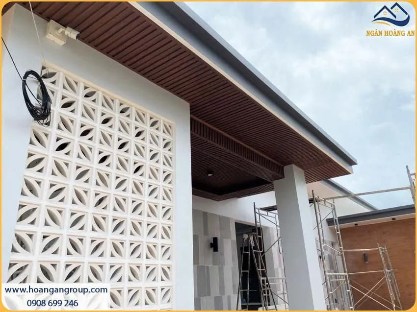 Thi Công Lam Sóng Nhựa Kosmos 3S200X15-009 Không Bám Bụi, Dễ Lau Chùi