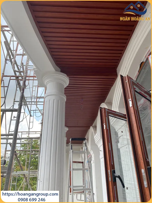 Thi Công Ốp Trần Lam Sóng Nhựa Giả Gỗ Tại Quận 10 TPHCM Thi Công Ốp Trần Lam Sóng Nhựa Giả Gỗ Tại Quận 10 TPHCM