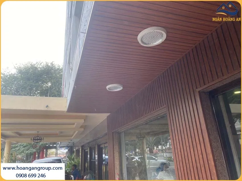 Tấm Lam Sóng Nhựa Giả Gỗ Vân Gỗ Sắc Nét Sang Trọng Tấm Lam Sóng Nhựa Giả Gỗ Vân Gỗ Sắc Nét Sang Trọng