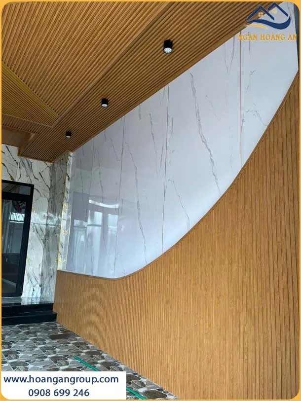Thi Công Ốp Tường PVC Giả Đá Kết Hợp Lam Sóng Sự Kết Hợp Độc Đáo Thi Công Ốp Tường PVC Giả Đá Kết Hợp Lam Sóng Sự Kết Hợp Độc Đáo