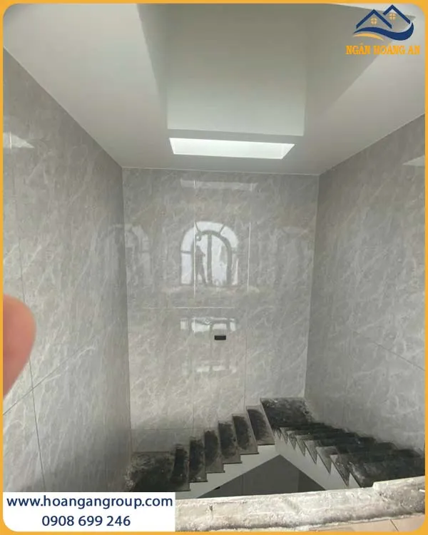Thi Công Ốp Tường Cầu Thang PVC Giả Đá Tạo Điểm Nhấn Nội Thất