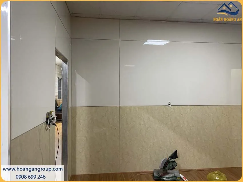 Thi Công Tấm PVC Giả Đá Kháng Mối, Chống Ẩm Và Chống Thấm