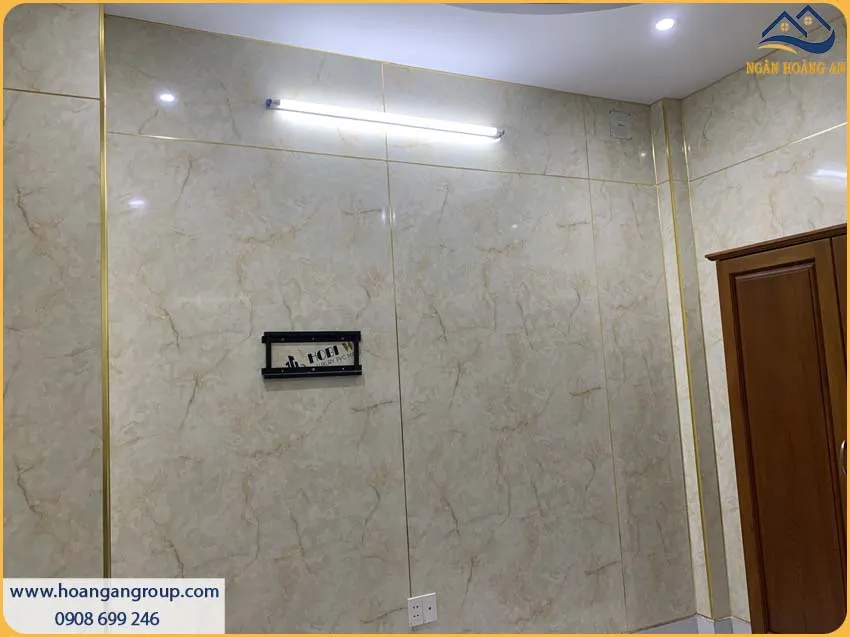 Thi Công Ốp Tường PVC Giả Đá Hobiwood Chống Cháy Lan, An Toàn