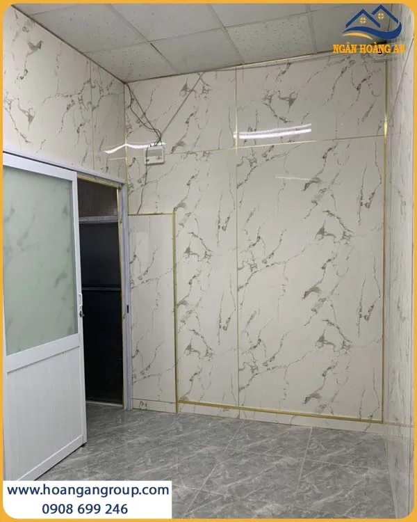 Thi Công Tấm PVC Giả Đá Kosmos Màu Sắc Ấn Tượng Cho Phòng Ngủ