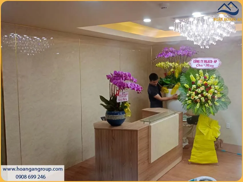 Thi Công Ốp Tường Tấm PVC Nhựa Giả Đá Chắc Chắn Cho Không Gian Sống