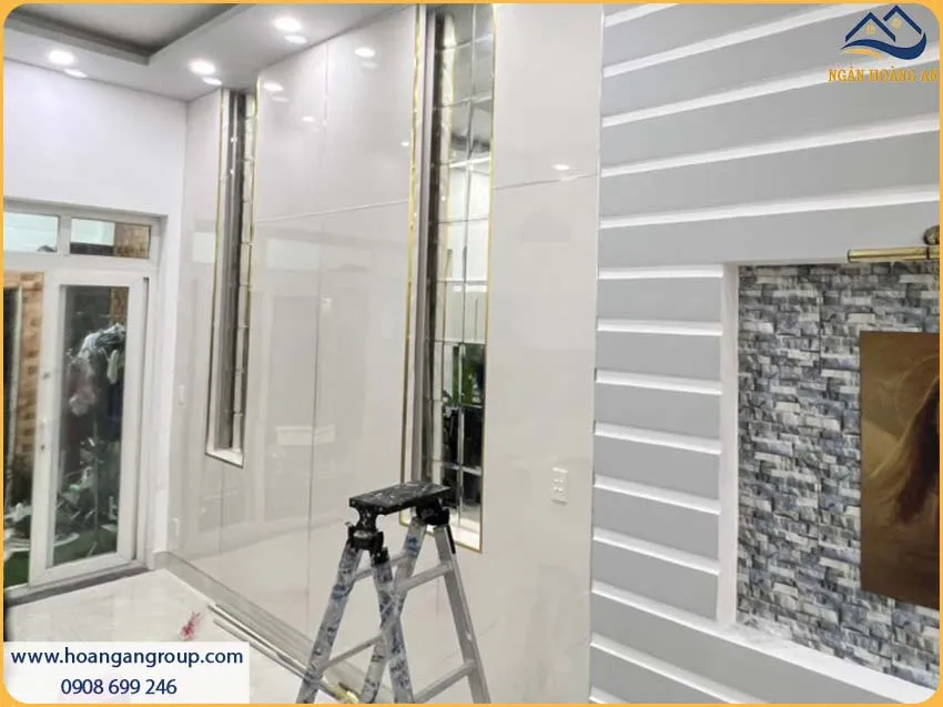 Thi Công Ốp Tường Tấm PVC Nhựa Trắng Trơn Chắc Chắn Cho Không Gian Sống Thi Công Ốp Tường Tấm PVC Nhựa Trắng Trơn Chắc Chắn Cho Không Gian Sống
