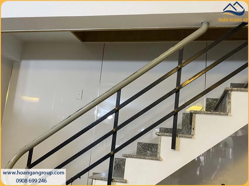 Thi Công Tấm PVC Trắng Trơn Kosmos Không Bám Bụi, Dễ Lau Chùi