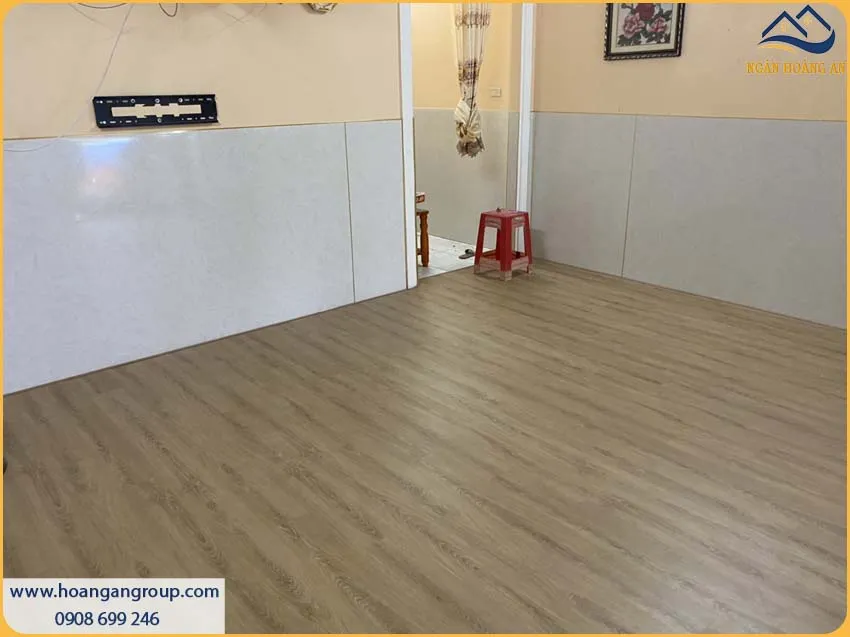 Thi Công Ốp Tường Lamri PVC Giả Đá Hobiwood Chống Cháy Lan, An Toàn