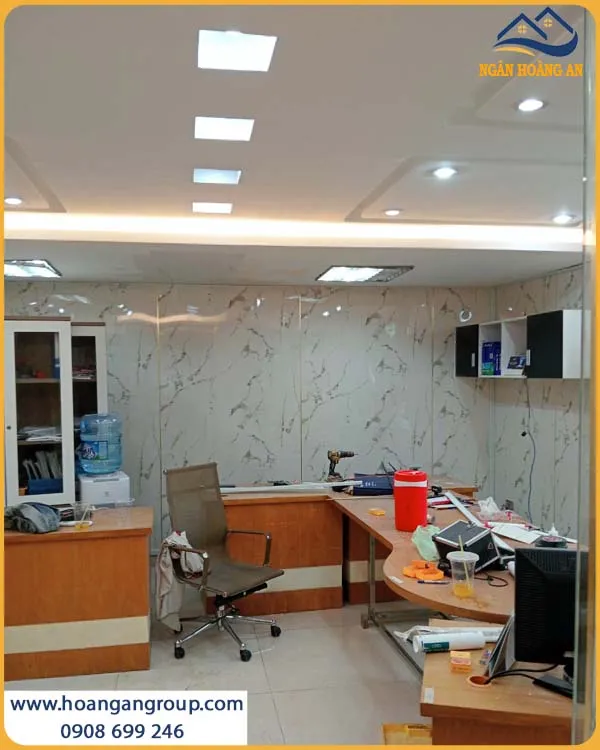 Thi Công Tấm PVC Giả Đá Kosmos Không Bám Bụi, Dễ Lau Chùi