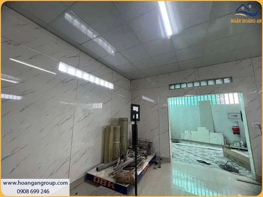 Thi Công Tấm PVC Giả Đá Kosmos Không Bám Bụi, Dễ Lau Chùi