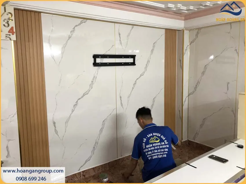 Thi Công Tấm PVC Giả Đá Kosmos Không Bám Bụi, Dễ Lau Chùi Thi Công Tấm PVC Giả Đá Kosmos Không Bám Bụi, Dễ Lau Chùi