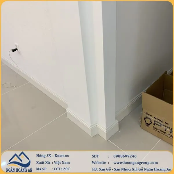 Thi Công Len Chân Tường Màu Trắng Kosmos CCT120T Tại Quận 7 TPHCM