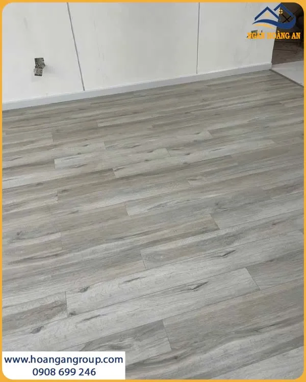 Lắp Đặt Sàn Gỗ Charmwood E862 Cho Căn Hộ Tối Giản Lắp Đặt Sàn Gỗ Charmwood E862 Cho Căn Hộ Tối Giản