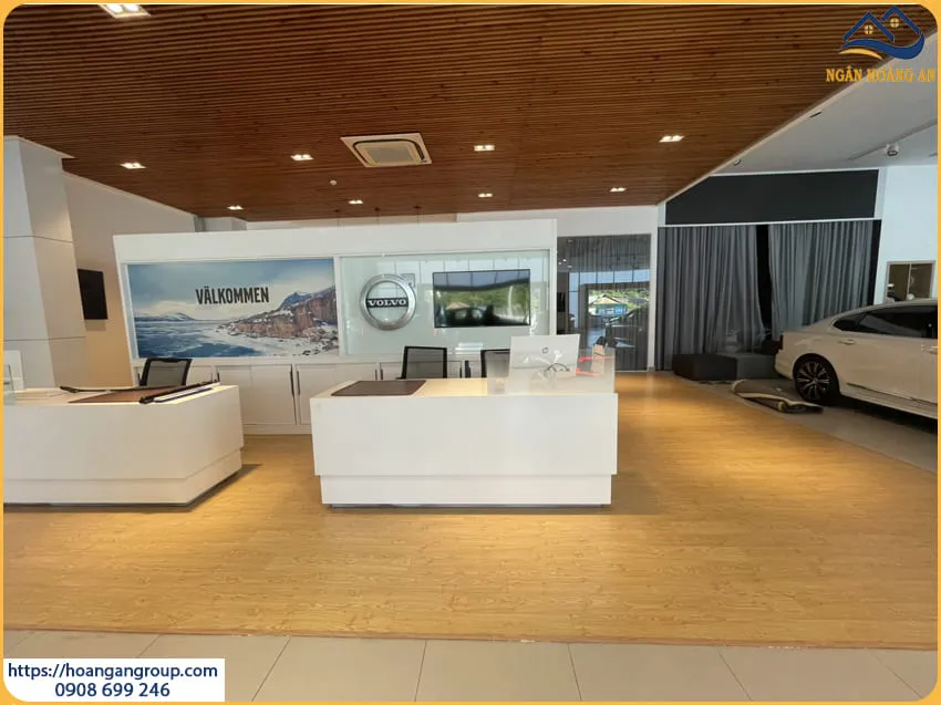 Thi Công Sàn Gỗ Công Nghiệp Kosmos Cho Showroom Tại Gò Vấp TPHCM