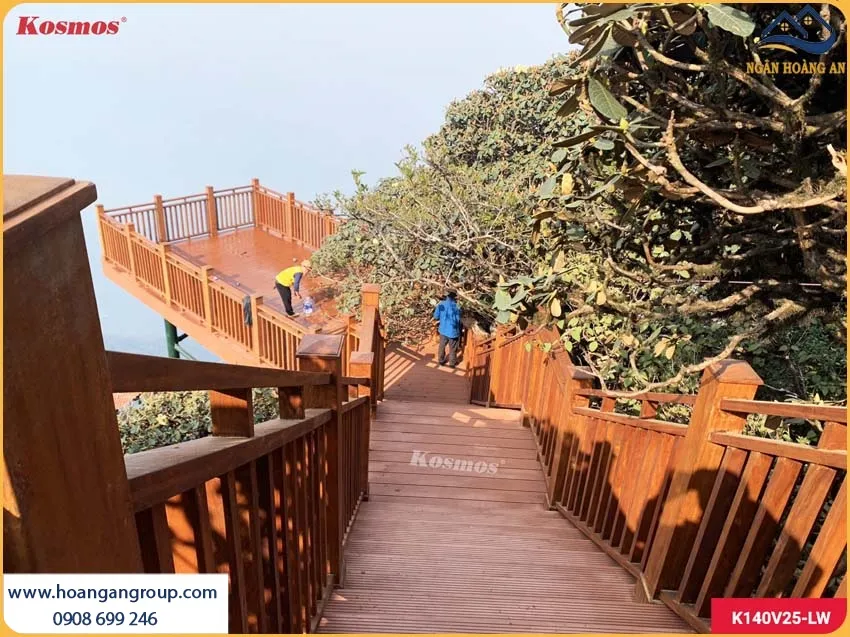 Khách Hàng Hài Lòng Tuyệt Đối Sau Khi Thi Công Lót Sàn Gỗ Nhựa