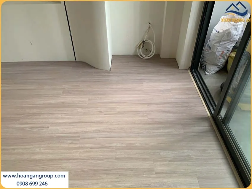 Sàn Nhà Được Lót Sàn Gỗ Công Nghiệp Kosmos KB1896 An Toàn Sức Khỏe
