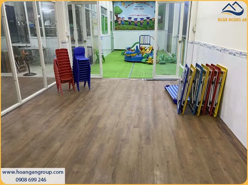 Lót Sàn Nhựa Dán Keo Cho Khu Vực Lớp Học
