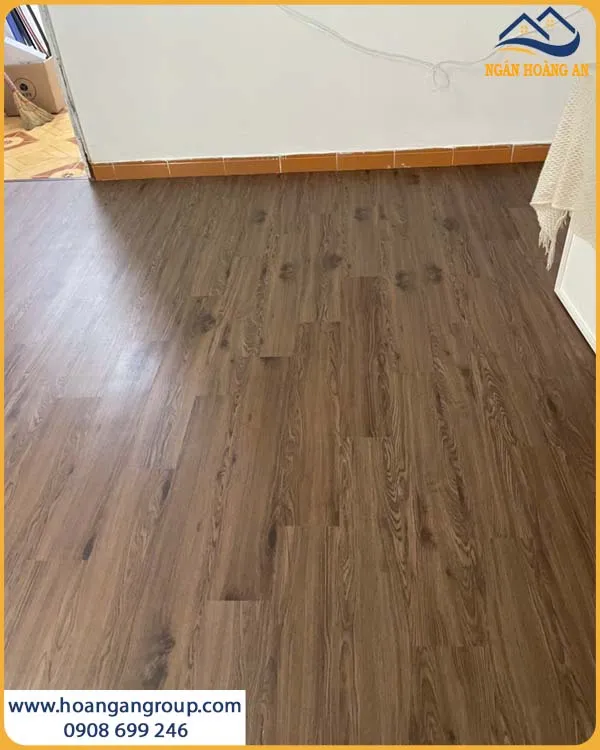 Đường Vân Gỗ Của Sàn Nhựa Dán Keo MSFloor 22005 Nổi Bật