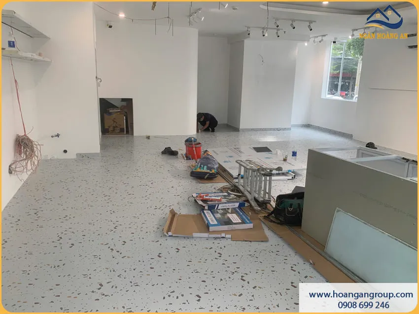 Thi Công Sàn Nhựa Dán Keo MSFloor W309 Cho Cửa Hàng