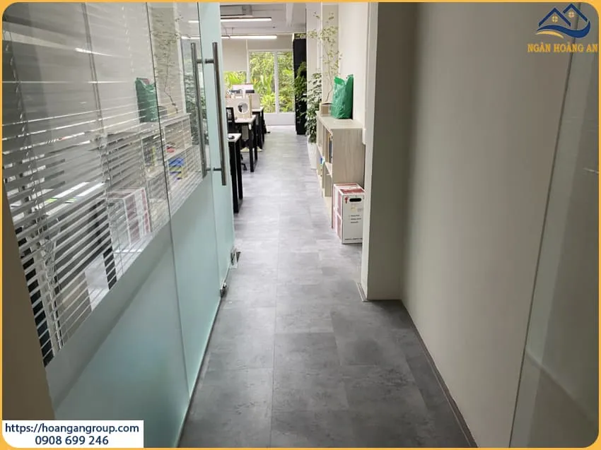 Thi Công Sàn Nhựa Giả Gỗ Giá Rẻ Cho Văn Phòng Tại Tân Bình TPHCM