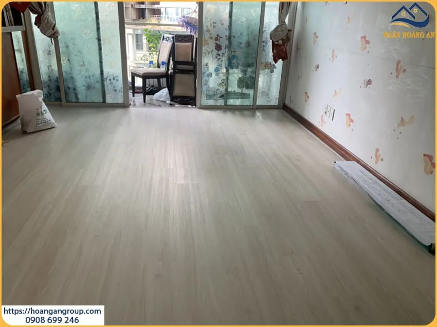 Thi Công Sàn Nhựa Giả Gỗ Cho Nhà Ở Tại Quận 10 TPHCM Thi Công Sàn Nhựa Giả Gỗ Cho Nhà Ở Tại Quận 10 TPHCM
