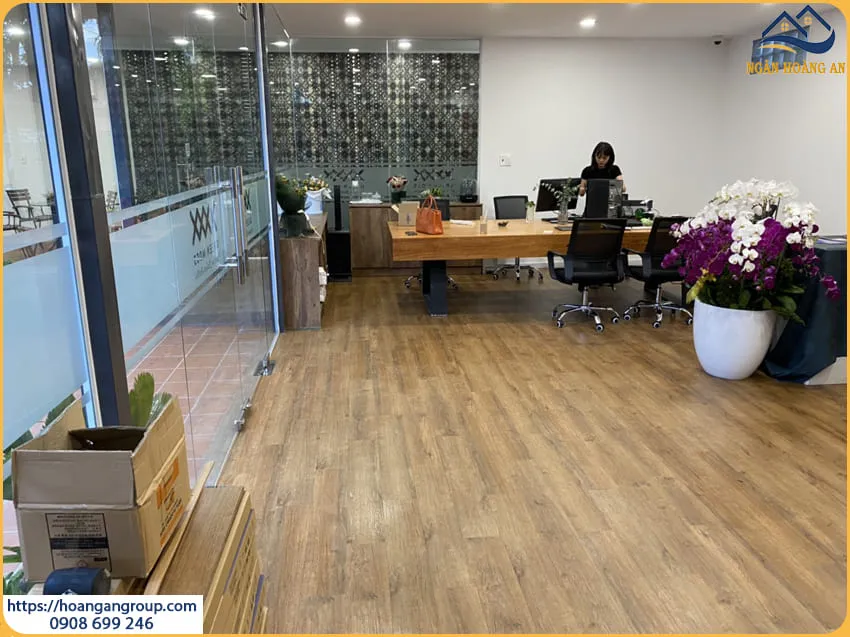 Thi Công Sàn Nhựa Giả Gỗ Cho Văn Phòng Tại Quận 2 TPHCM Thi Công Sàn Nhựa Giả Gỗ Cho Văn Phòng Tại Quận 2 TPHCM