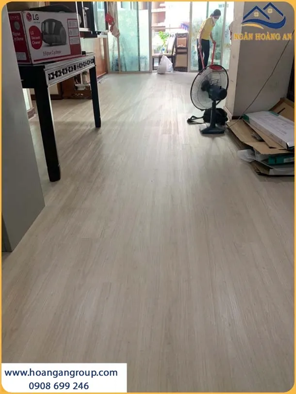 Sàn Nhà Được Lót Sàn Nhựa Giả Gỗ An Toàn Sức Khỏe