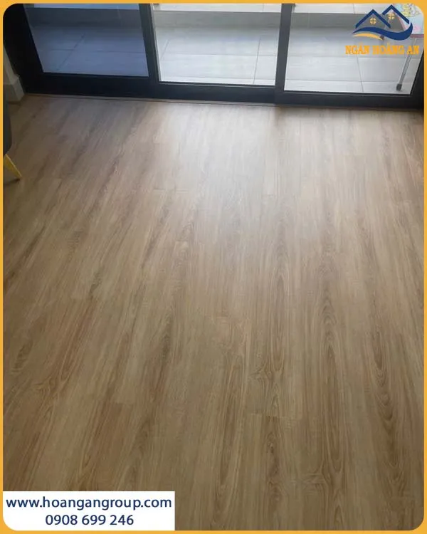 Ánh Sáng Tự Nhiên Làm Nổi Bật Vân Gỗ Của THFloor HS8004 Ánh Sáng Tự Nhiên Làm Nổi Bật Vân Gỗ Của THFloor HS8004