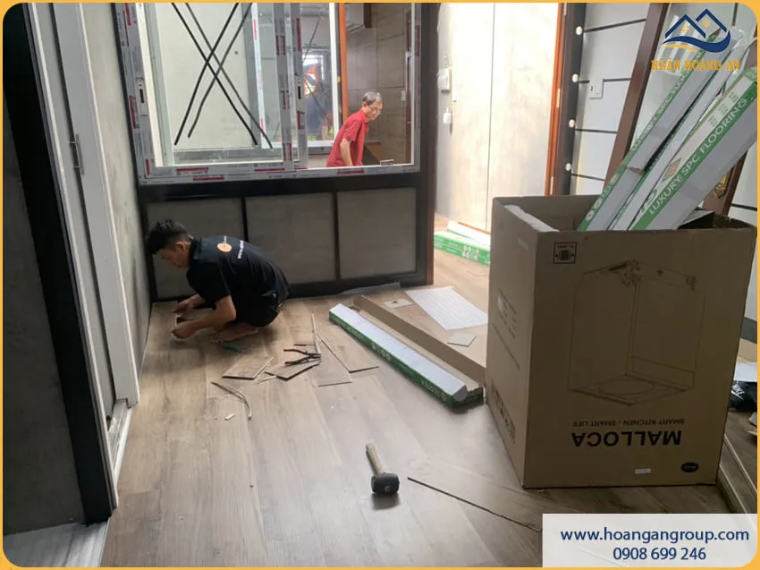 Thi Công Sàn Nhựa Hèm Khoá Cho Phòng Ngủ Hiện Đại