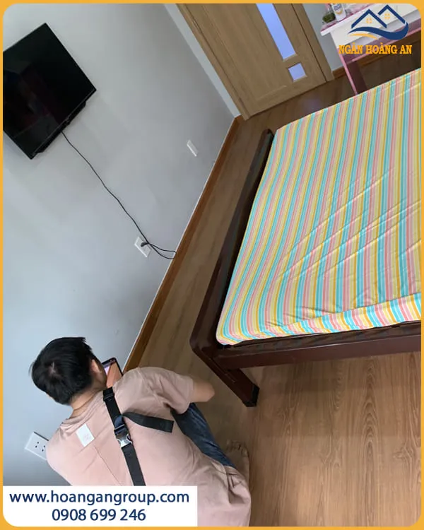 Thi Công Sàn Nhựa Hèm Khoá Cho Phòng Ngủ Hiện Đại Thi Công Sàn Nhựa Hèm Khoá Cho Phòng Ngủ Hiện Đại