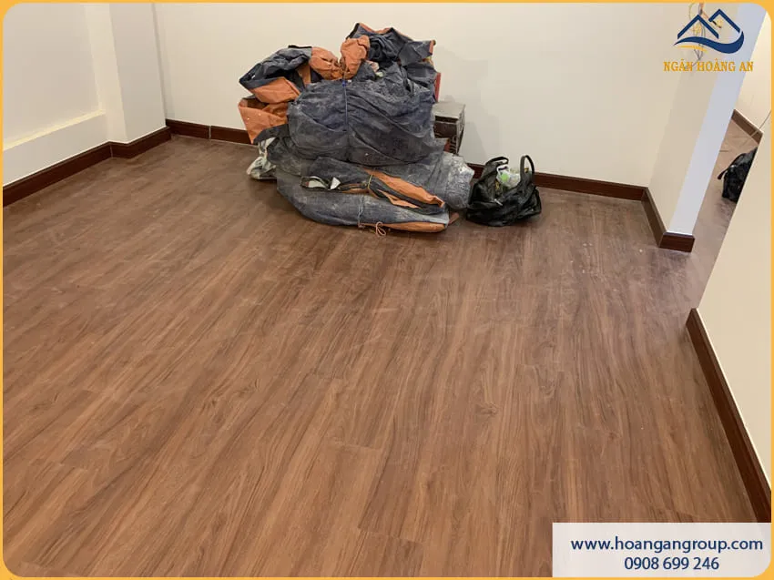 Thi Công Sàn Nhựa Hèm Khoá Cho Phòng Ngủ Hiện Đại Thi Công Sàn Nhựa Hèm Khoá Cho Phòng Ngủ Hiện Đại