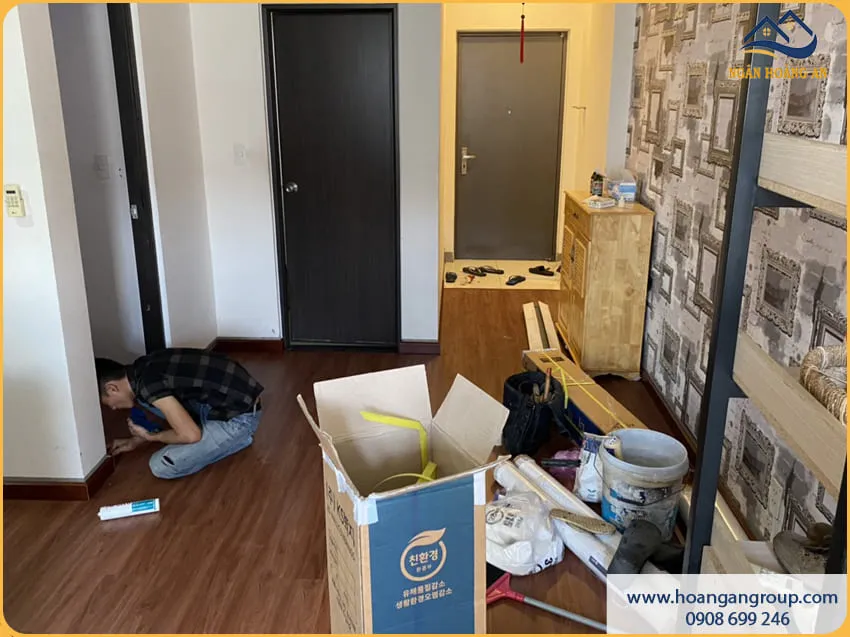 Thi Công Sàn Nhựa Hèm Khoá Gọn Gàng Hiện Đại
