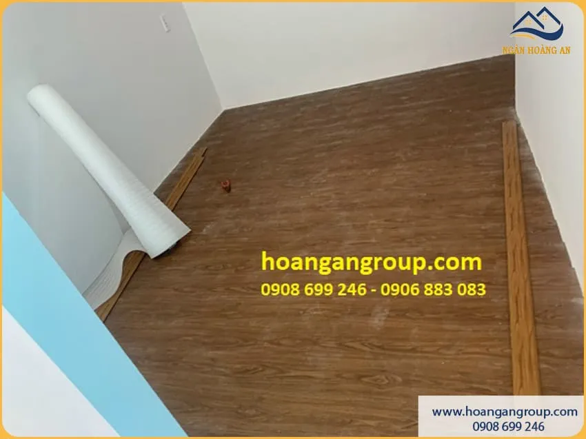 Thi Công Sàn Nhựa Hèm Khoá Gọn Gàng Trong Nhà Ở Thi Công Sàn Nhựa Hèm Khoá Gọn Gàng Trong Nhà Ở