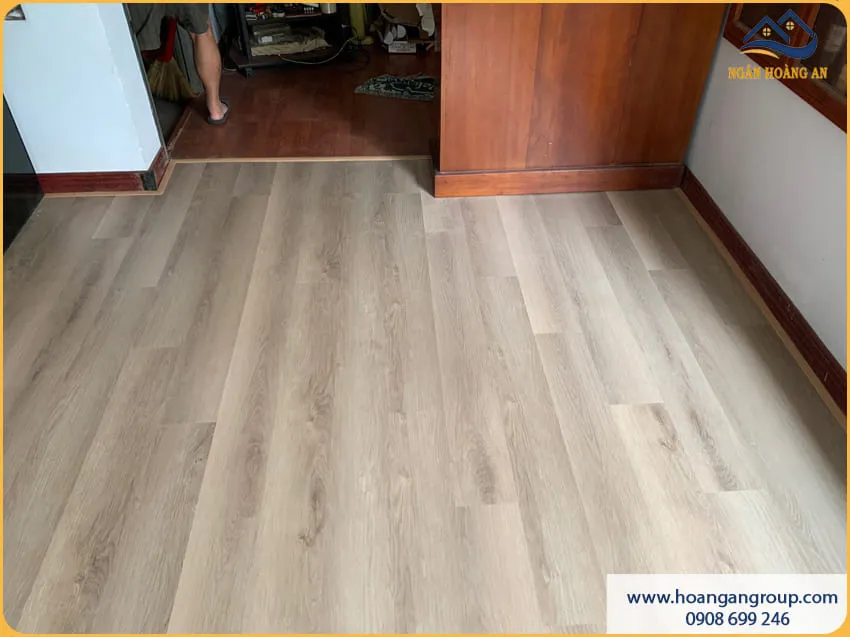 Thi Công Sàn Nhựa Hèm Khoá Morser C602 Nhà Ở
