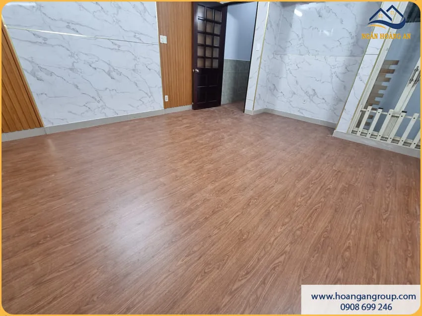 Thi Công Sàn Nhựa Hèm Khoá Nhanh Chống Cho Nhà Dân