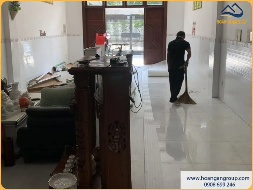 Thi Công Sàn Nhựa Hèm Khoá Nhanh Chóng Cho Nhà Dân Thi Công Sàn Nhựa Hèm Khoá Nhanh Chóng Cho Nhà Dân