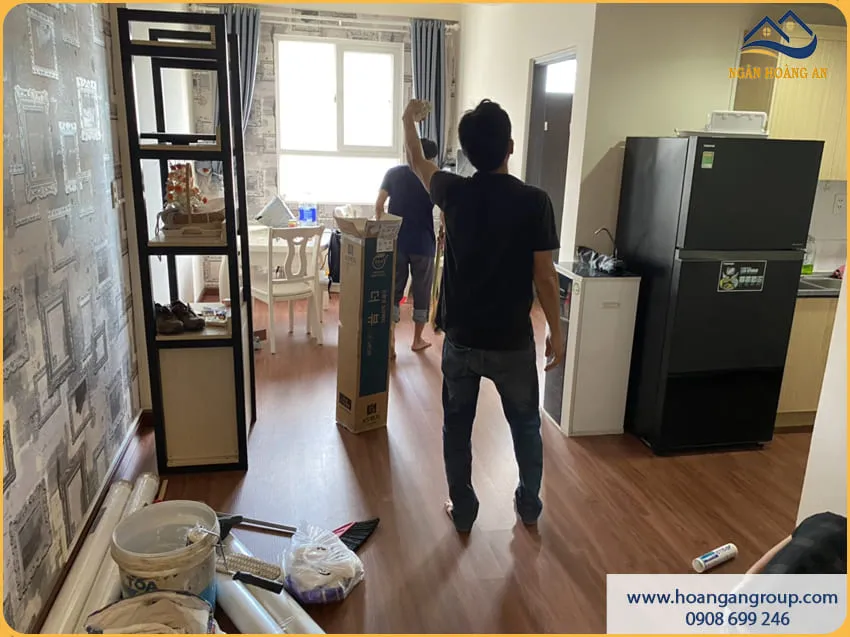 Thi Công Sàn Nhựa Hèm Khoá Nhanh Gọn – Sạch Sẽ