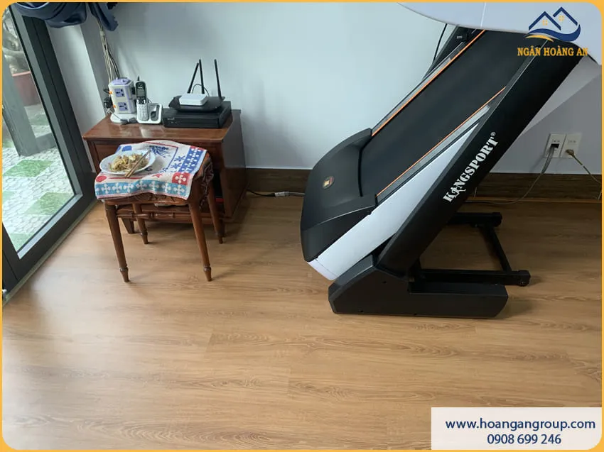 Thi Công Sàn Nhựa Hèm Khoá Nhanh Gọn – Sạch Sẽ