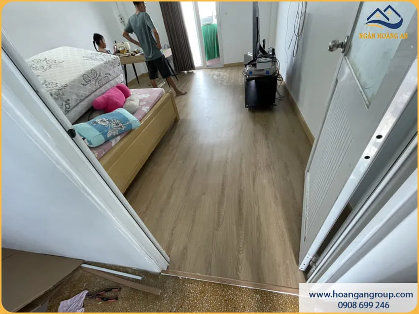 Thi Công Sàn Nhựa Hèm Khoá Phòng Ngủ Nhanh Gọn – Sạch Đẹp Thi Công Sàn Nhựa Hèm Khoá Phòng Ngủ Nhanh Gọn – Sạch Đẹp