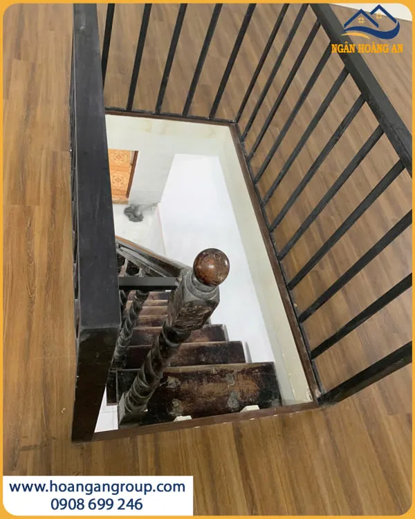 Thi Công Sàn Nhựa Hèm Khoá THFloor HS8017 Tại Nhà
