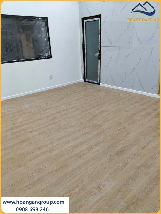 Thi Công Sàn Nhựa Chống Trầy Xước, Chống Mài Mòn Khá Tốt Thi Công Sàn Nhựa Chống Trầy Xước, Chống Mài Mòn Khá Tốt