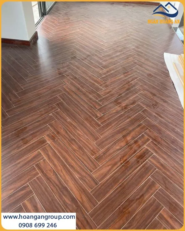 Thi Công Lát Sàn Gỗ Xương Cá Charmwood C02 Chuẩn Kỹ Thuật