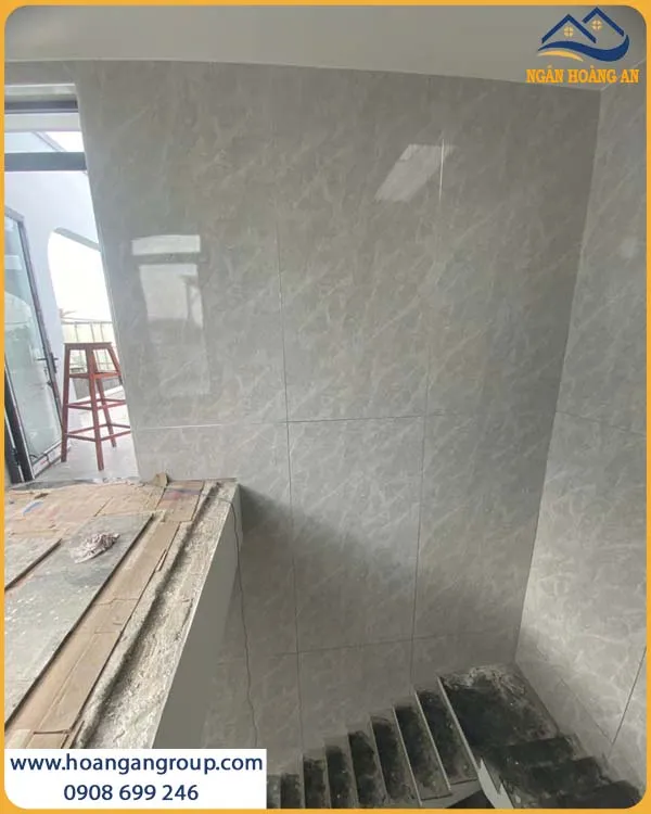 Công Trình Cầu Thang Ốp Tường PVC Giả Đá Được Ưa Chuộng