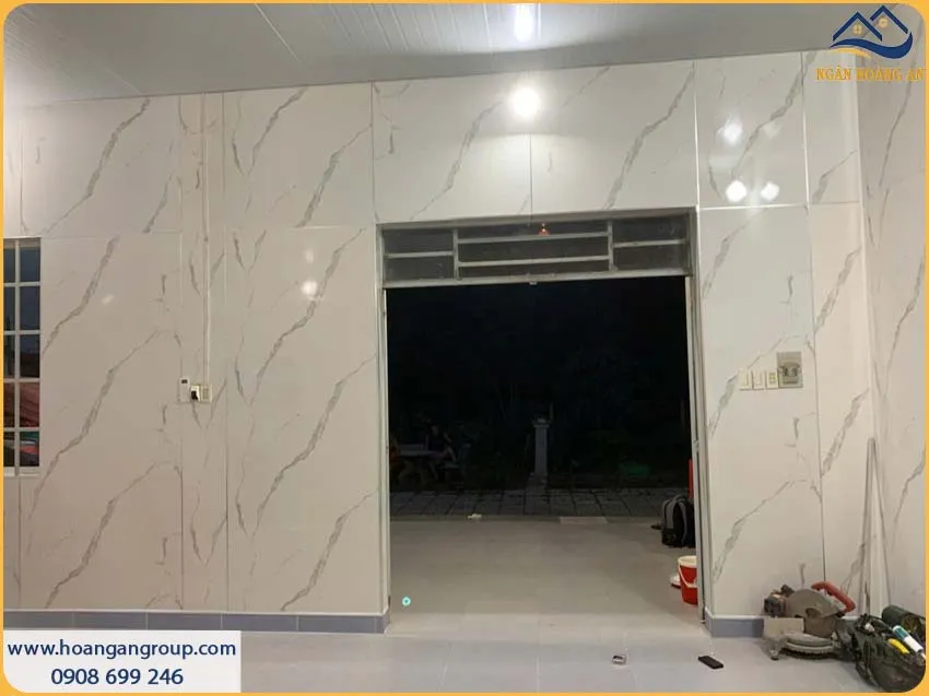 Thi Công Tấm PVC Giả Đá Cho Không Gian Sinh Hoạt Chung Thi Công Tấm PVC Giả Đá Cho Không Gian Sinh Hoạt Chung
