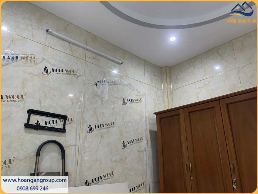 Tường Nhà Được Ốp Bởi Tấm PVC Nhựa Giả Đá Hobiwood Độc Đáo