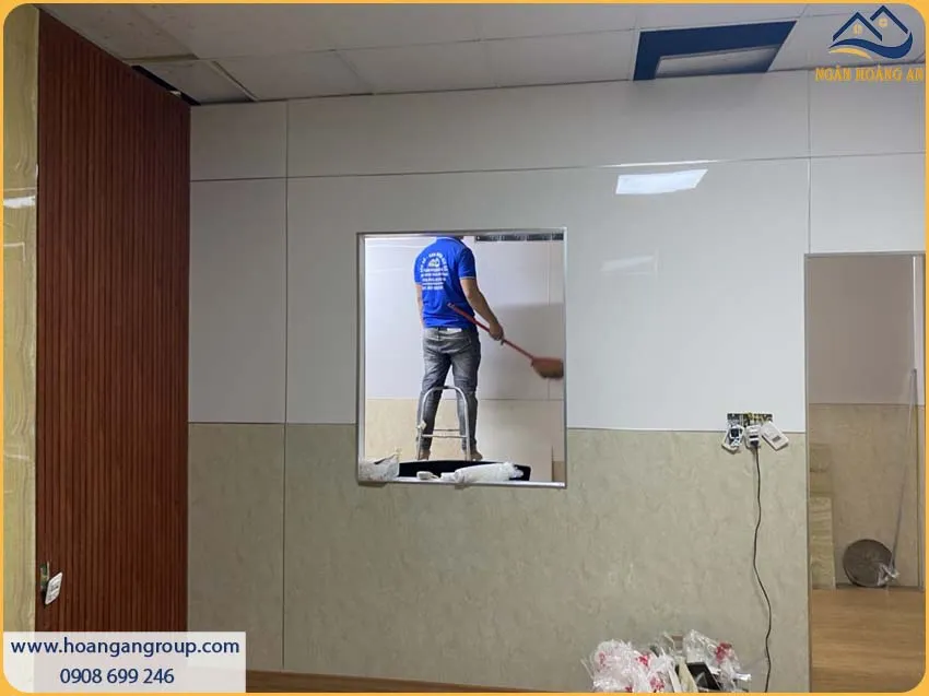 Thi Công Tấm PVC Giả Đá Kosmos Không Bám Bụi, Dễ Lau Chùi Thi Công Tấm PVC Giả Đá Kosmos Không Bám Bụi, Dễ Lau Chùi