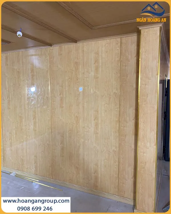 Thi Công Tấm PVC Giả Gỗ Kháng Mối, Chống Ẩm Và Chống Thấm
