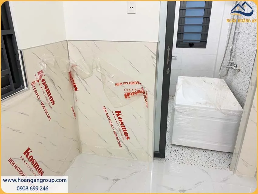 Thi Công Tấm PVC Giả Đá Kosmos Không Bám Bụi, Dễ Lau Chùi Thi Công Tấm PVC Giả Đá Kosmos Không Bám Bụi, Dễ Lau Chùi