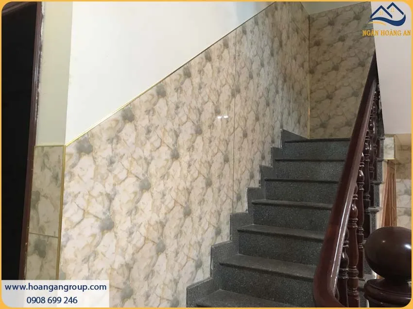 Tường Cầu Thang Được Ốp Bởi Tấm PVC Nhựa Giả Đá Kosmos Độc Đáo
